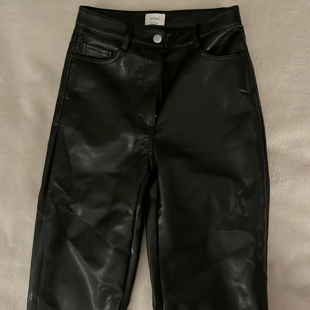 Aritzia Wilfred Faux Leather Skinny Pants in Black